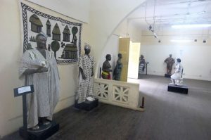 Un aperçu des pièces à découvrir dans le Le Musée National du Costume de Grand-Bassam