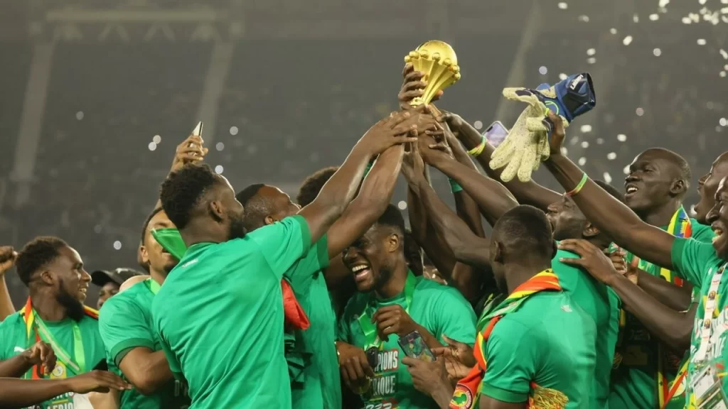 Le Sénégal brandit fièrement son trophée de la CAN 2021