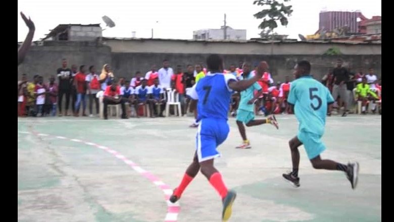 Une rencontre de Handball lors des finales départementales de l'OISSU à Abidjan
