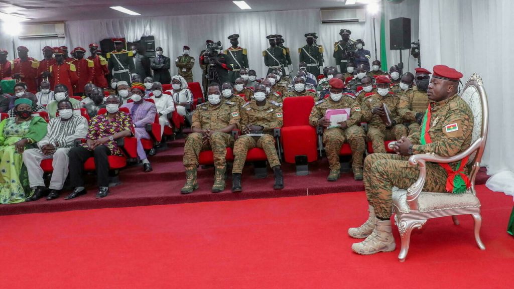 Le lieutenant-colonel Paul-Henri Damiba aux assises nationales au Burkina Faso