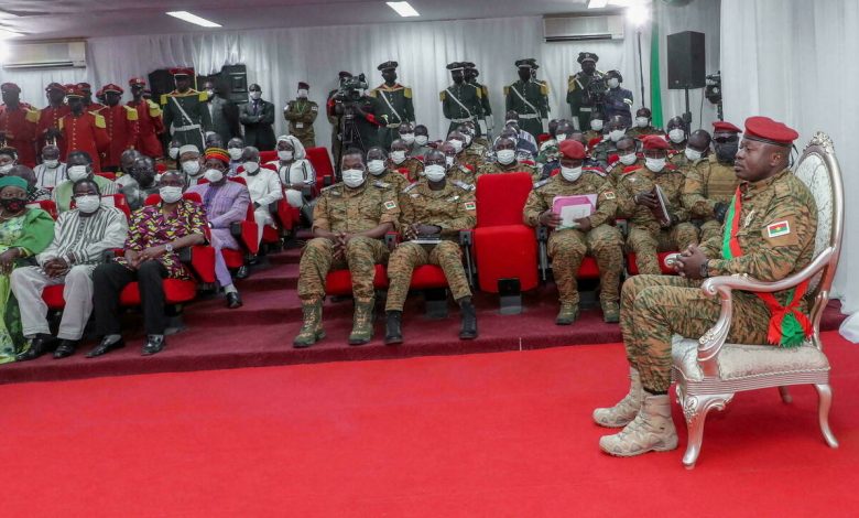 Le lieutenant-colonel Paul-Henri Damiba aux assises nationales au Burkina Faso