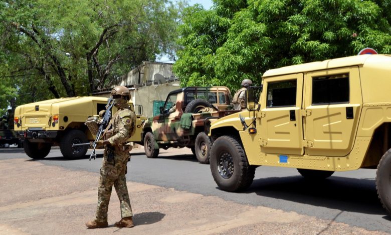 Des militaires maliens dans la ville de Moura