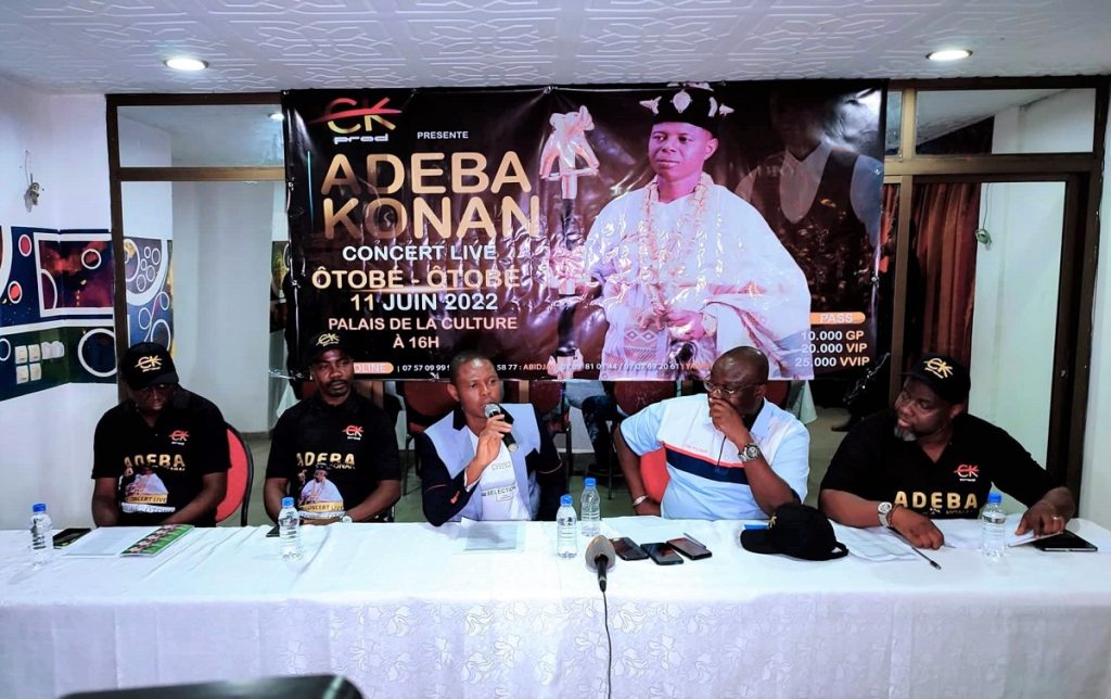 Abéba Konan et son staff au cours de la conférence de presse annonçant son concert-live