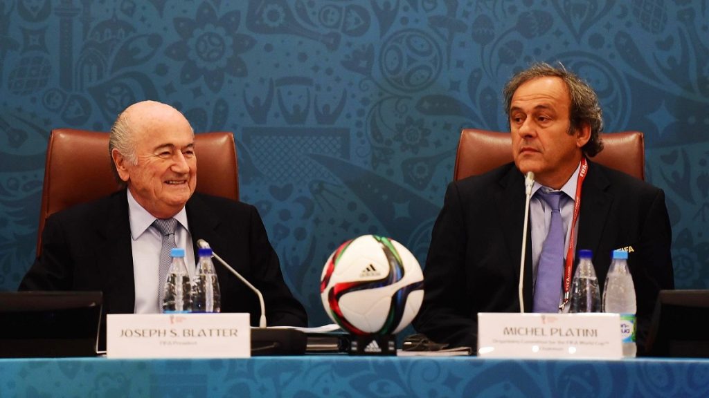 Sepp Blatter et Michel Platini jugés en juin pour escroquerie