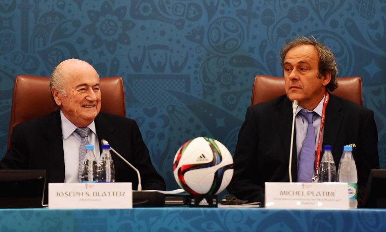 Sepp Blatter et Michel Platini jugés en juin pour escroquerie