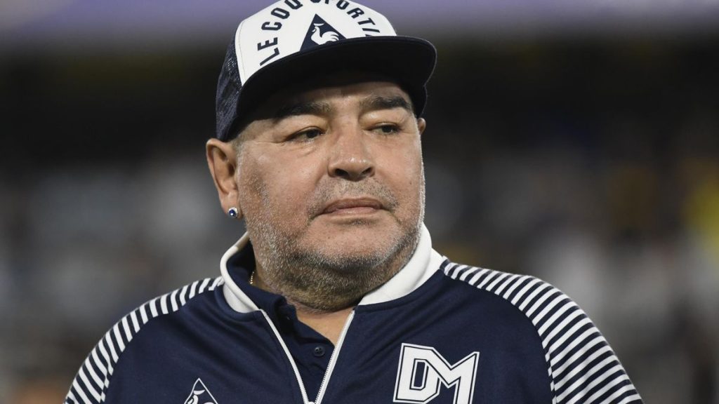 Le personnel de santé de Diégo Maradona accusé d'homicide par négligence