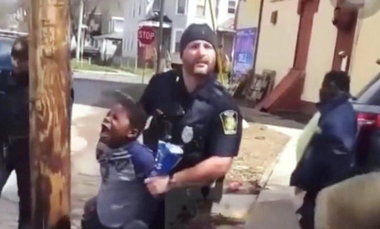 Enfant afro-américain de 8 ans arrêté pour un paquet de chips