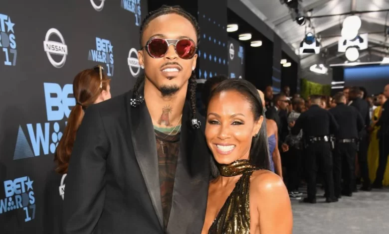 August Alsina réagit à propos de la rédaction de son livre.