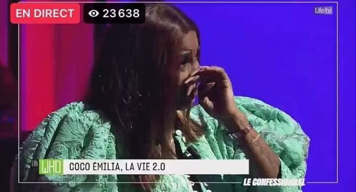 Coco Emilia pleure en pleine émission sur Life TV.
