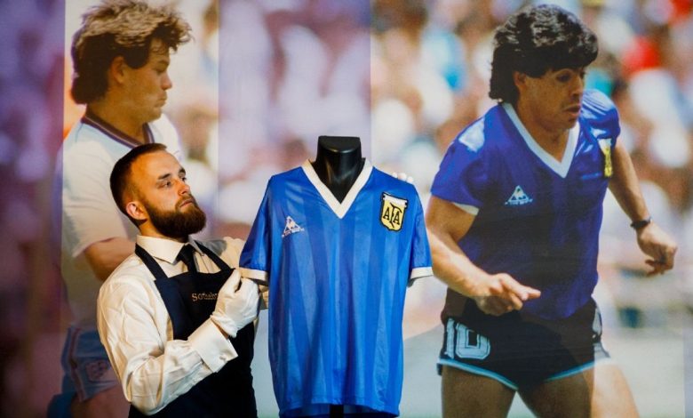 Le maillot de Diego Maradona vendu à prix d'or