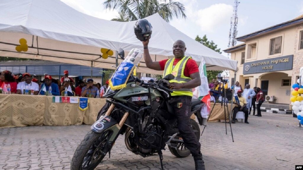 Le motard nigérian Kunle Adeyanju compte aller de Lagos en Israël