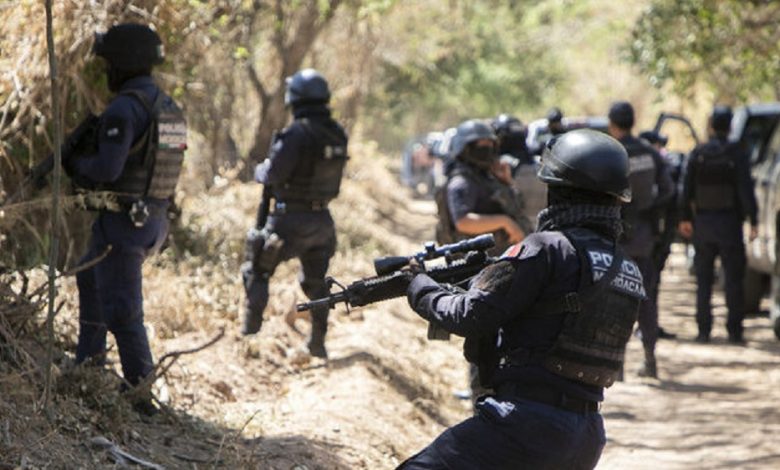 La police anti-drogue mexicaine en pleine opération pour arrêtér des narcotrafiquants