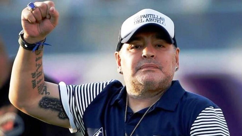 Les huit agents de santé qui étaient aux côtés de Diego Maradona seront jugés