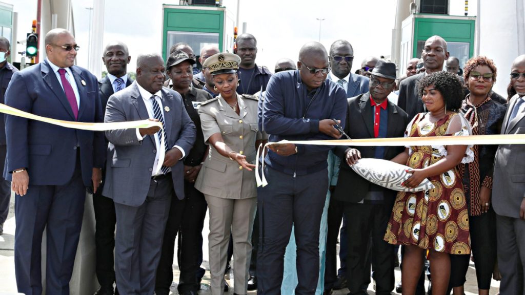 Le ministre Amédé Koffi Kouakou a inauguré ce vendredi 24 juin 2022, le poste de péage de l’autoroute de Grand Bassam.