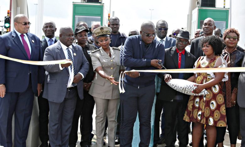 Le ministre Amédé Koffi Kouakou a inauguré ce vendredi 24 juin 2022, le poste de péage de l’autoroute de Grand Bassam.