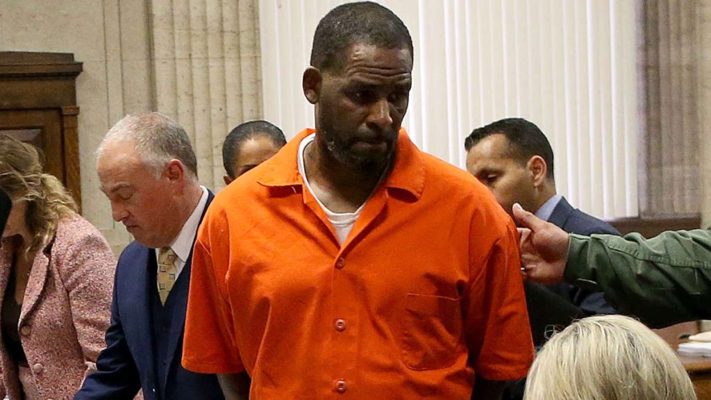 Le chanteur américain R. Kelly risque une lourde peine de prison