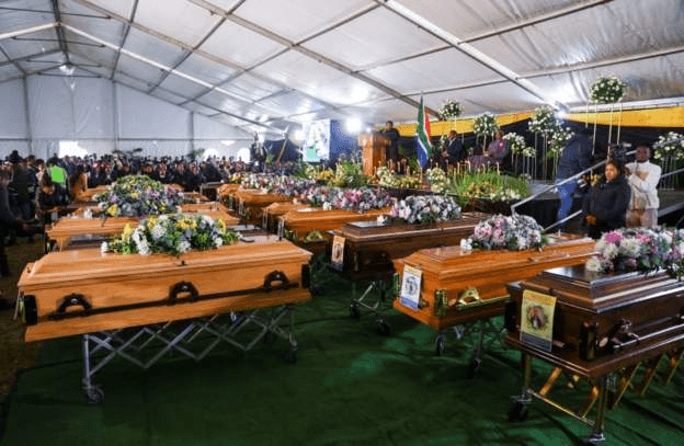 Les cercueils des 21 adolescents mystérieusement décédés dans la nuit du 25 Juin 2022