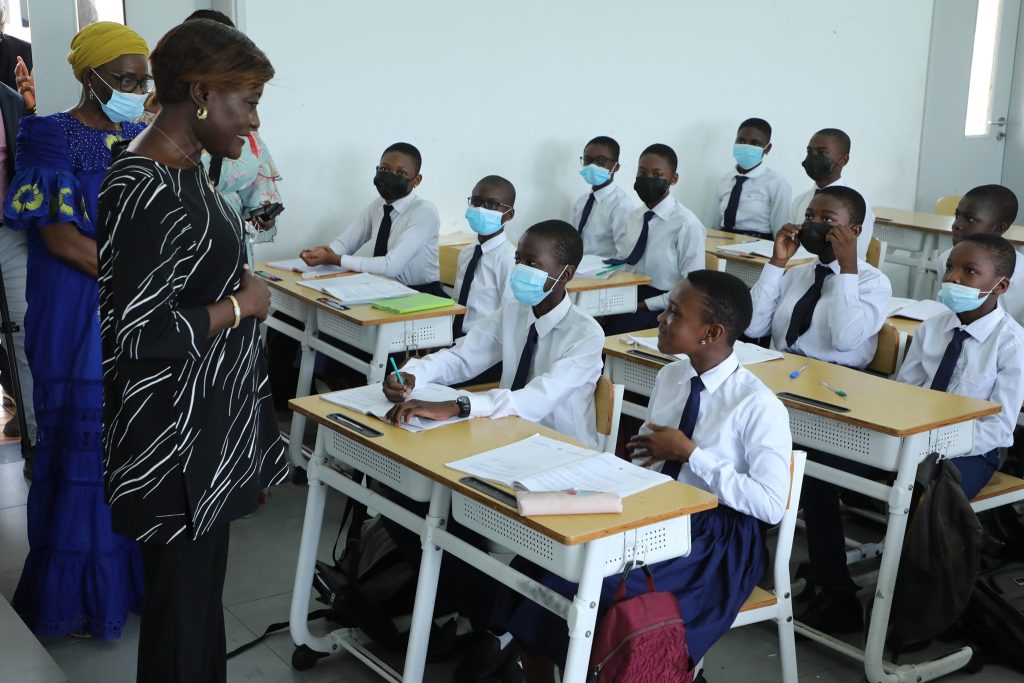 La ministre Mariatou Koné dans un lycée 