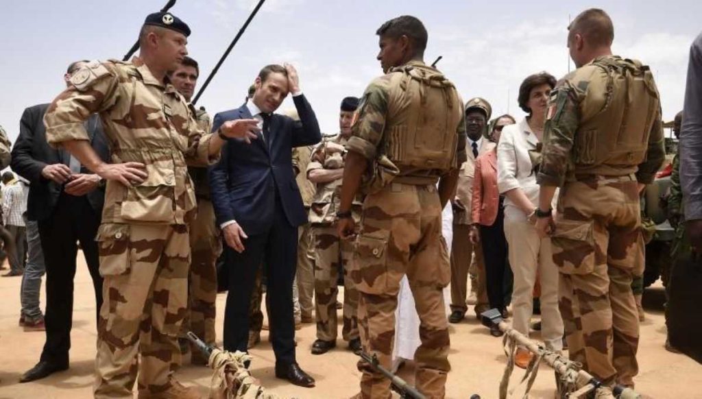 La France réagit aux accusations du Mali et nie armer les terroristes