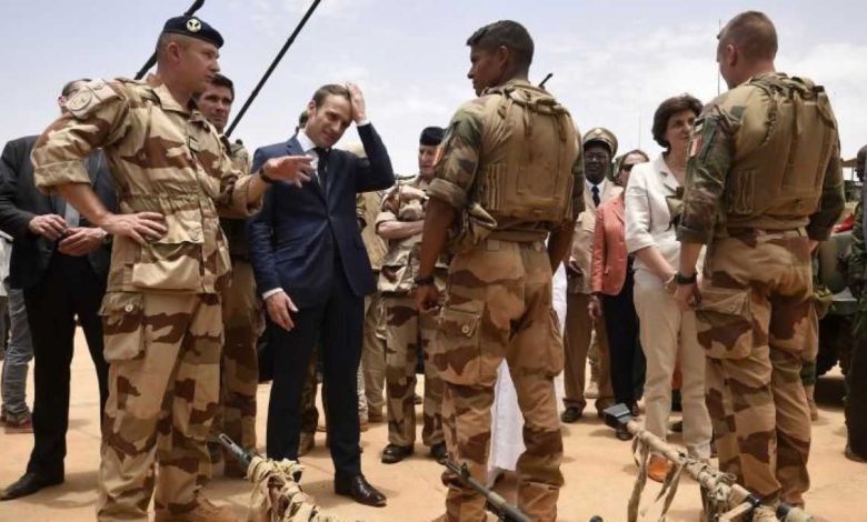 La France réagit aux accusations du Mali et nie armer les terroristes