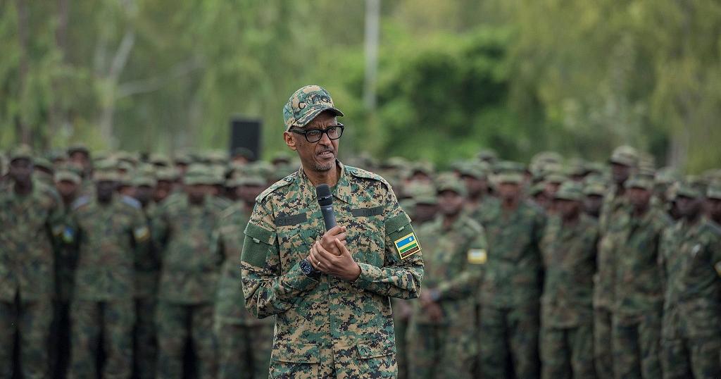 Paul Kagamé et ses troupes 