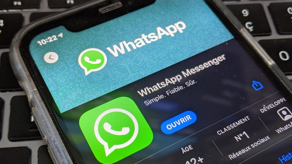 WhatsApp en phase d'ouverture après téléchargement sur App store 