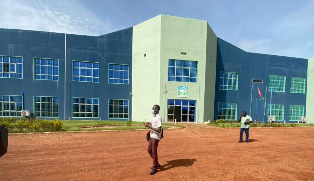 Le Burkina Faso inaugure sa première usine de fabrication de médicaments génériques