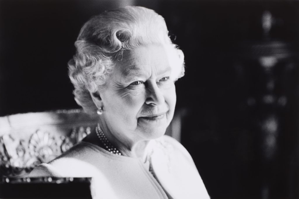 Après 70 ans de règne, la reine Elisabeth II rend son dernier soupire. le royaume Uni entre en deuil national de 10 jours.