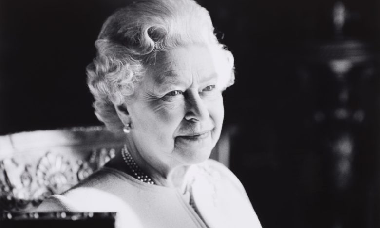 Après 70 ans de règne, la reine Elisabeth II rend son dernier soupire. le royaume Uni entre en deuil national de 10 jours.