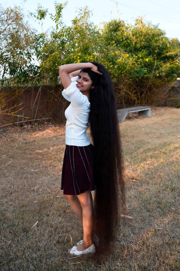 Nilanshi Patel, la détentrice du Guiness record de la chevelure la plus longue du monde entier. Elle est Indienne d'Inde. 