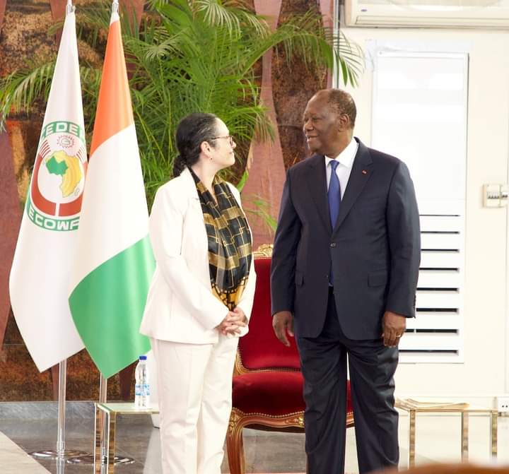 Le président Alassane Ouattara reçoit ses nouveaux ambassadeurs 