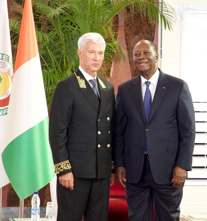 Le président Alassane Ouattara reçoit ses nouveaux ambassadeurs 