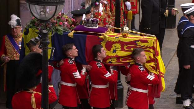 Elizabeth II inhumée ce soir à Windsor dans l’intimité familiale