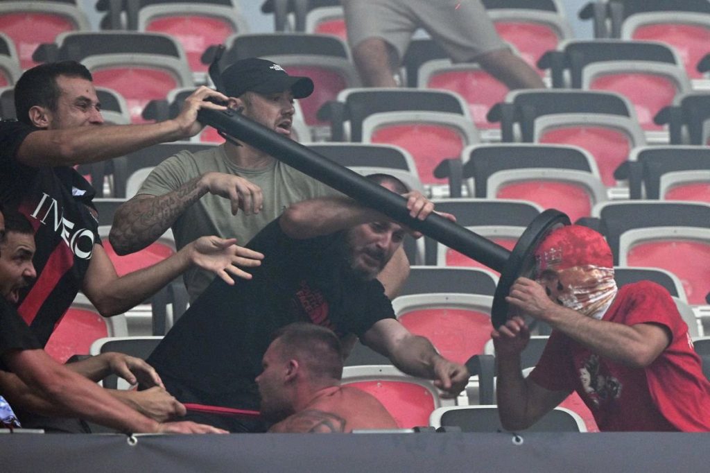 Violente bagarre entre les supporters de L'OGC Nice et le FC Cologne à l'Allianz Riviera (stade de Nice)