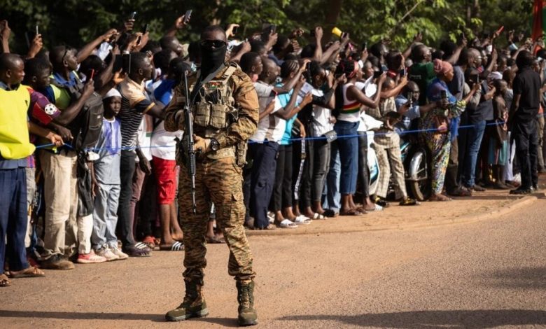 Face aux attaques jihadistes, le Burkina recrute 50 000 volontaires
