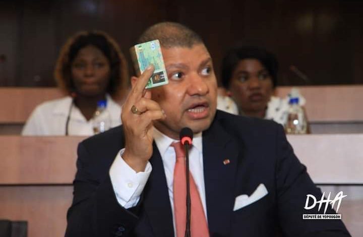 Le ministre Jean-Louis Bouillons s'exprime face à l'imposition de la carte CMU à la population ivoirienne. Une réaction vivement appréciée.