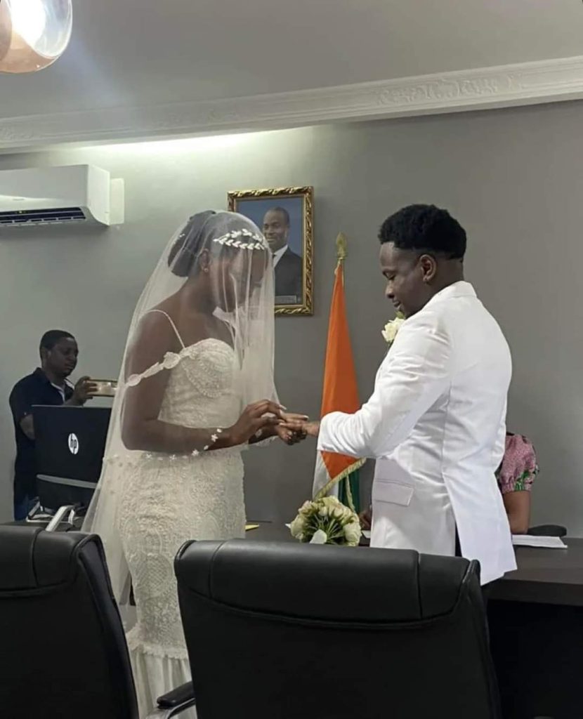 Comme il l'avait annoncé quelques mois plus tôt, le boss du Rap Ivoire, Didi B s'est marié ce samedi 8 octobre 2022.