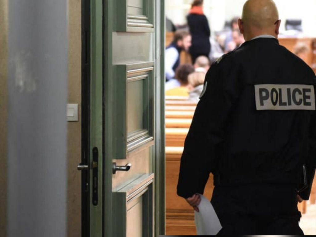 En Gironde, une mère de famille accusée d'avoir tué son fils de 4 ans fait sa comparution devant la cour d'assise.