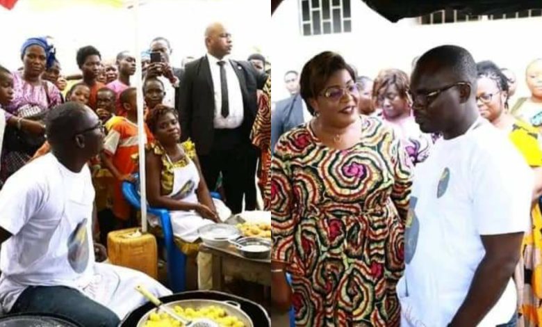 L'ancienne ministre de la Culture, Arlette Badou a rendu une visite à Alain Kouakou, un père de famille qui exerce dans la vente de beignets.