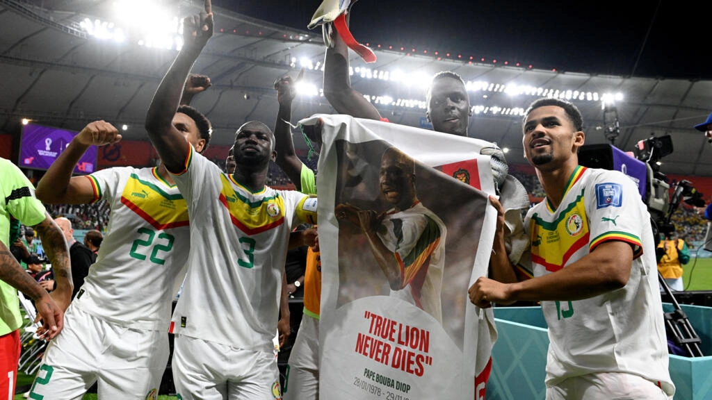 Mondial 2022: les Lions de la Teranga ont rendu hommage à Papa Bouba Diop