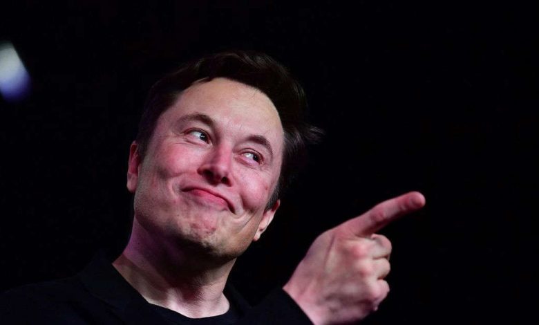 Contrédie par deux employés, Elon Musk les licencie sur le champ