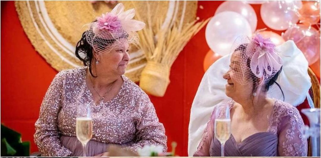 Liliane et Andrée, 72 ans se sont dit oui dans un EHPAD en France après 47 ans de relation secrète. Elles se sont connus à 25 ans.