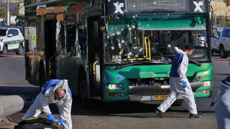 Deux explosions à Jérusalem font un mort et 18 blessés