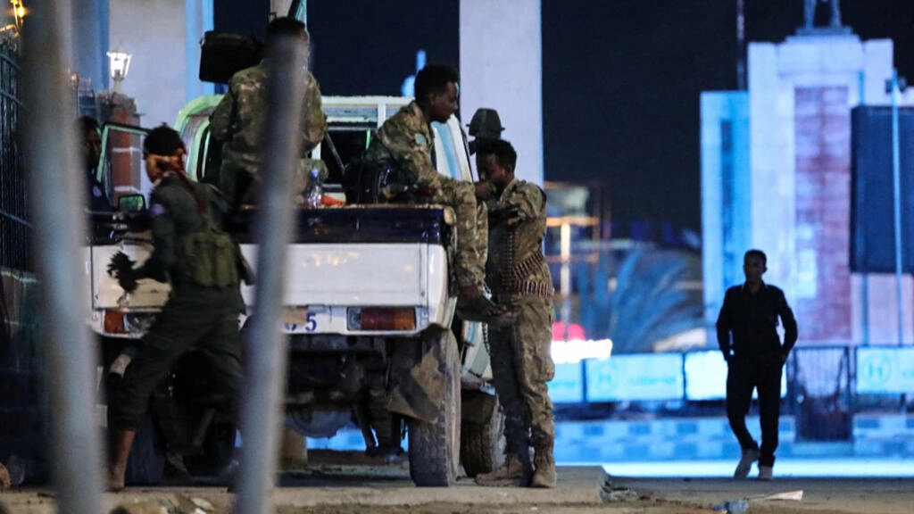 Au moins 8 civils tués dans un hôtel à Mogadiscio