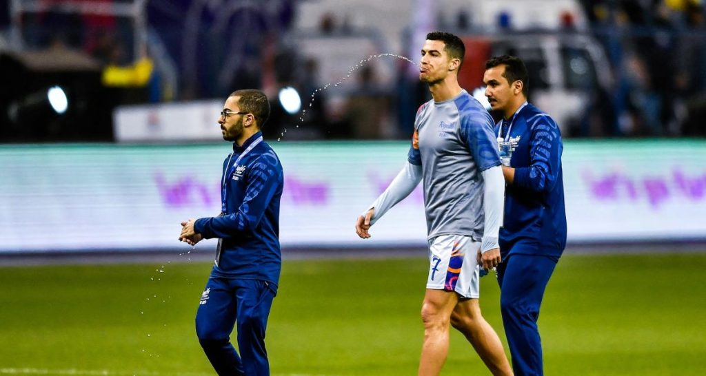 Suite à son défaite et son élimination de la super coupe d'Arabie Saoudite, Cristiano Ronaldo est humilié par les supporteurs du club rival.