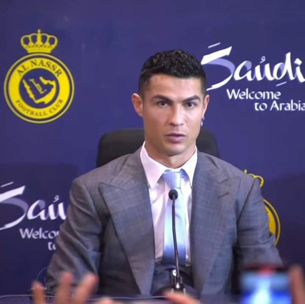 Cristiano Ronaldo en conférence de presse à Al-Nassr
