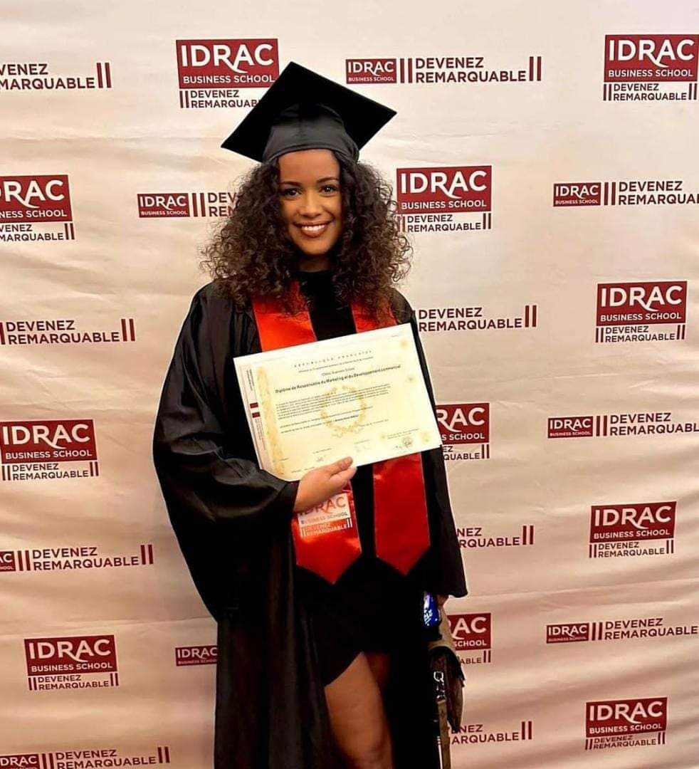 Riane the Bachelor obtient son diplôme de Bachelor Marketing and business à IDRAC Business school de Paris niveau Bac +5