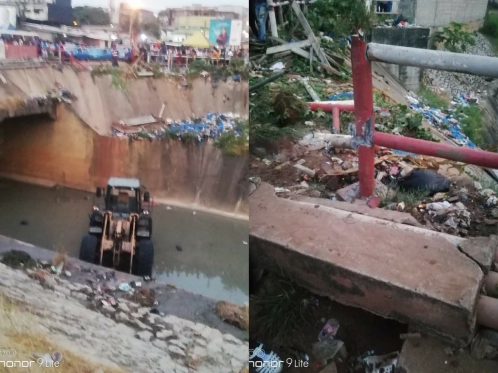 Un bulldozer communément appelé caterpillar fait une chute depuis un pont en construction dans la commune de Yopougon et emporte deux femmes dans sa chute.