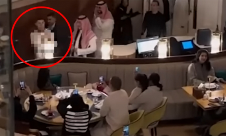Cristiano Ronaldo nargue des clients dans un restaurant en Arabie Saoudite