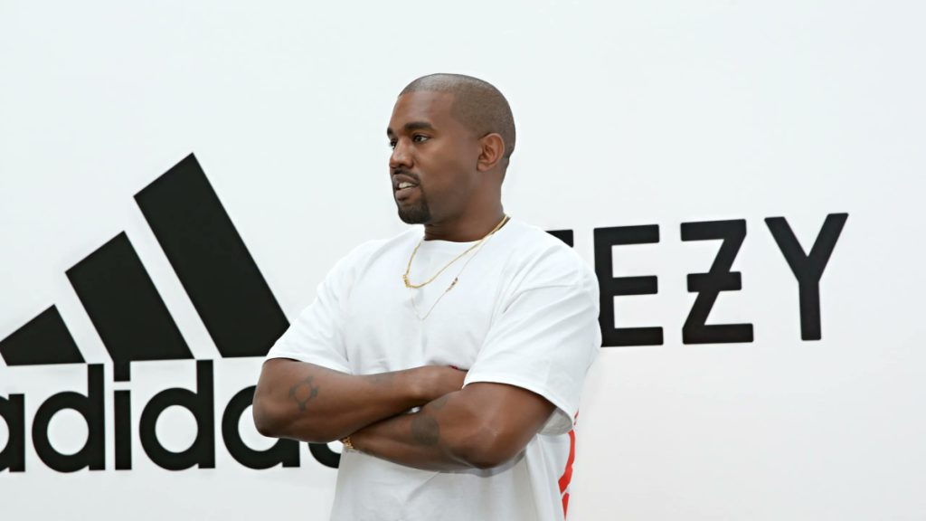 À encore certaines rumeurs, Adidas serait sur le point de réintégrer Kanye West en raison des grosses pertes enregistrées en 2022.